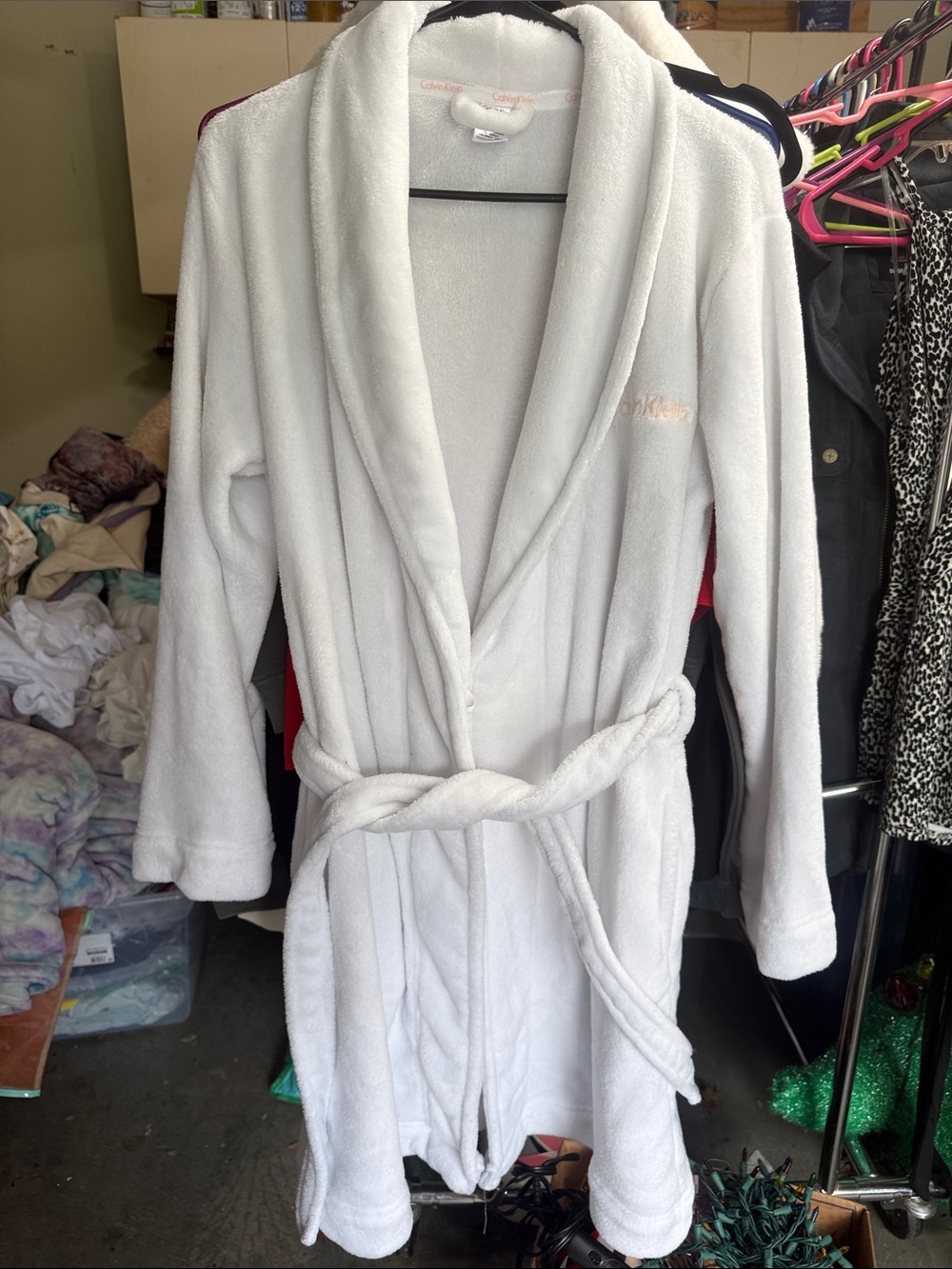 Calvin Klein Plush White Shawl-Collar Robe with Belt